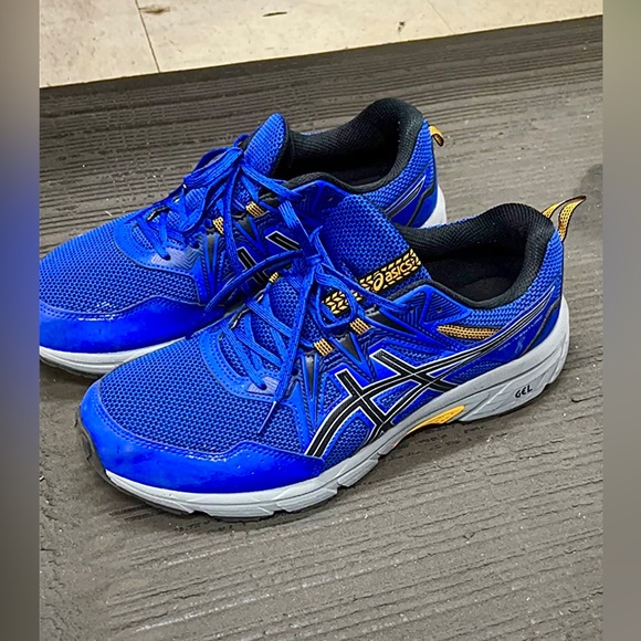 ASICS Running Shoes - Picture 3 of 8